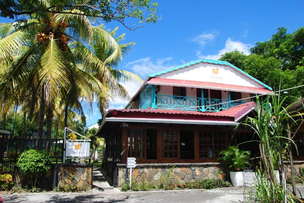 Coral Azur Cosi Holidays Hotel Grand Baie Exterior photo